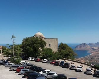 Hotel Edelweiss - Erice - Outdoor view