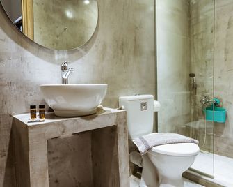 Gregory Comfort Hotel - Darátsos - Bathroom