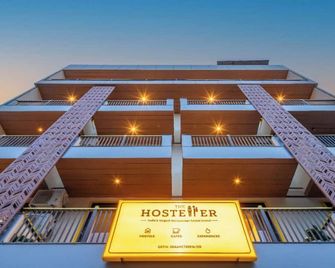 The Hosteller Gurgaon - Gurugram - Building