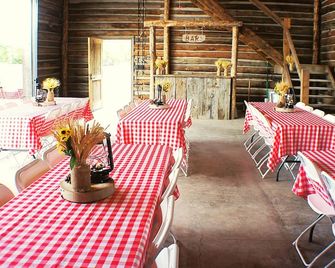 A Relaxing, Yet Unique and Memorable Montana Ranch Experience - White Sulphur Springs - Restaurant