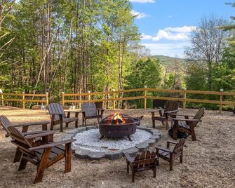 Hilltop Hideaway - Ashland - Patio