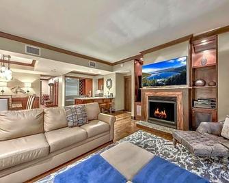 Constellation Residences - Truckee - Living room