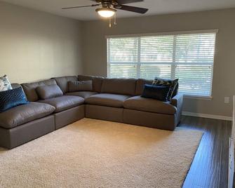 Super Bowl Downtown Gated Condo - Tampa - Living room