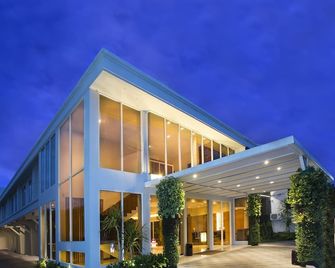 Lunara Home Living by Daphna Management - יוגיאקרטה - בניין