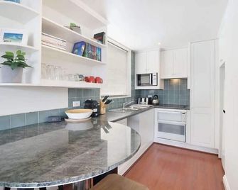 King Size Studio With Water View, Walk To The City - Sydney - Kitchen
