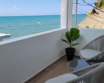 Tramonto Boutique Hotel - La Ceiba - Balcony