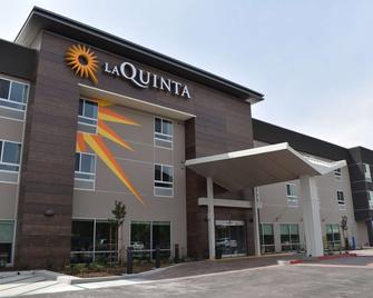 La Quinta Inn & Suites by Wyndham San Bernardino - San Bernardino - Building