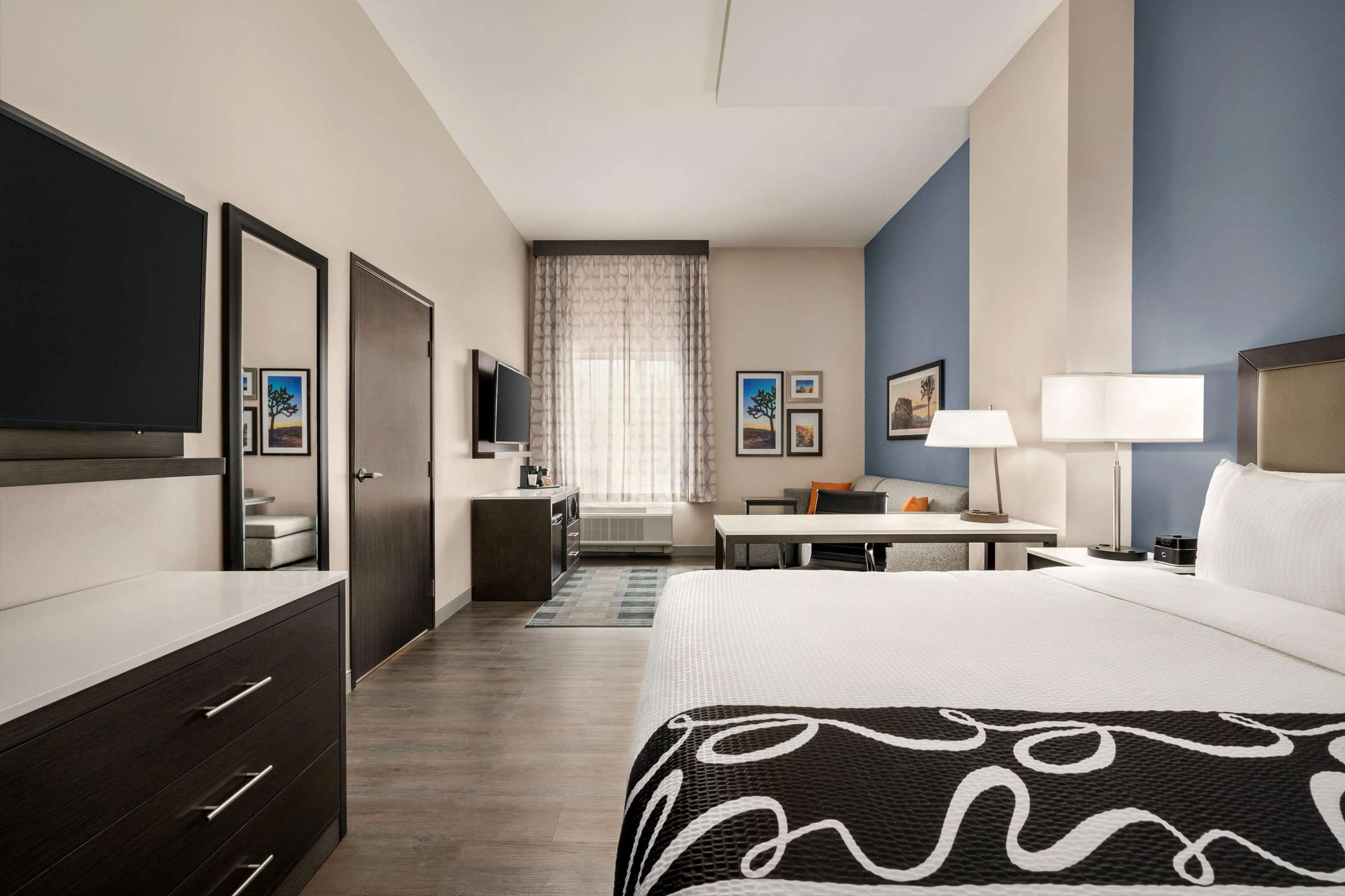La Quinta Inn & Suites by Wyndham San Bernardino - סן ברנרדינו - חדר שינה