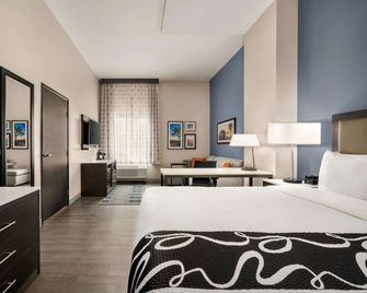 La Quinta Inn & Suites by Wyndham San Bernardino - סן ברנרדינו - חדר שינה