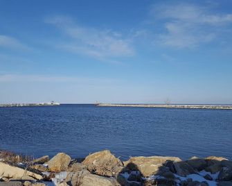 Bay Breeze Cottage - 4 Season Fully Outfitted Vacation Getaway! - Oconto - Playa