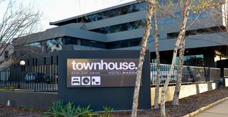 Townhouse Hotel - Wagga Wagga