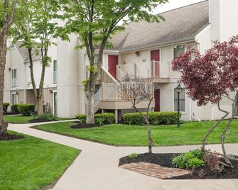 Hawthorn Suites by Wyndham Columbus North - Columbus - Gebäude