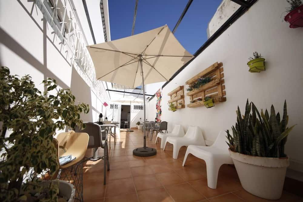 The Story Guest House - פארו - פטיו