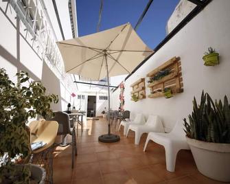 The Story Guest House - פארו - פטיו