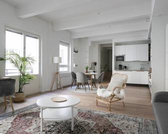 2ndhomes Loft Apartment with Spa & Balcony by the White Church - Helsinki - Salon