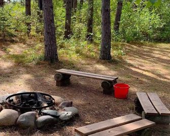 Fancy Fireflies Cabin - Hayward - Patio
