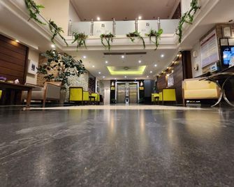 Lazourd Palace Hotel Apartments - Taif - Recepción