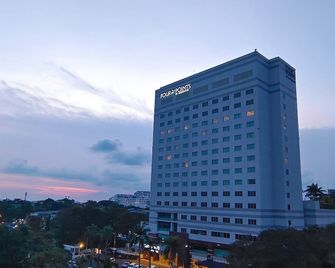 Four Points by Sheraton Batam - באטאם קוטה - בניין