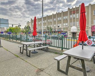 Modern Downtown Apt - Walk to Parks + Cafes! - Anchorage - Patio