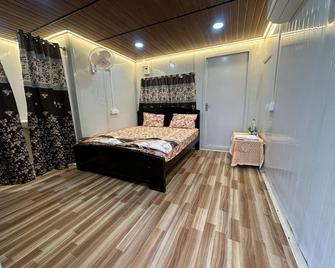 Pareshan Family Cottages - Srīsailam - Bedroom