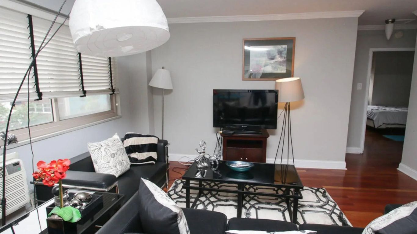 رينايسانس بروبرتيز2 بي آر 1 بي إيه 21 آند تشيستنت