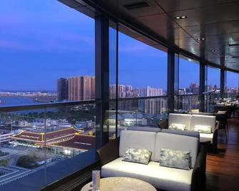 Zhuhai Charming Holiday Hotel - Zhuhai - Balcony