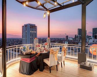 Goldvitel Hotel Surabaya - Soerabaja - Balkon