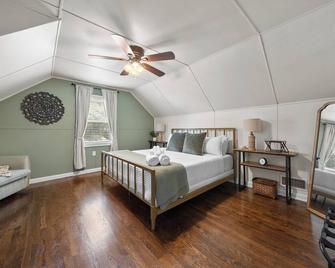 Spacious Bungalowgreat For Familiesmin To Dt - Lee's Summit - Bedroom