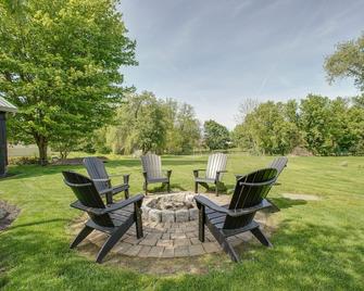 Home In Paradise W/ Hot Tub, Jacuzzi + Fire Pit! - Paradise - Patio
