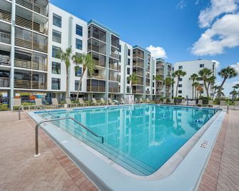 Coastal Marco Island Condo w/ Club Amenities! - Marco Island - Pool