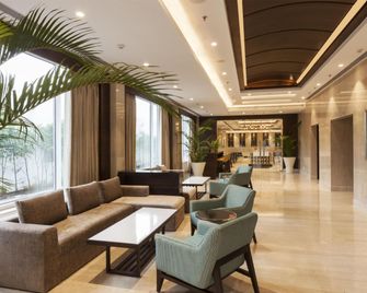 Lemon Tree Hotel Lucknow - Lucknow - Lobby