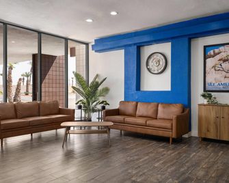 Travelodge by Wyndham Imperial/El Centro - Imperial - Lobby