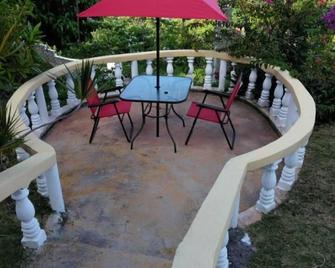 Remarkable 2-Bed Villa in Fair Prospect Sea View - Port Antonio - Balkon