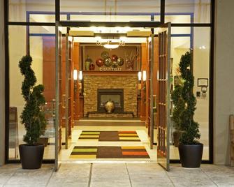 Free Breakfast, Airport Shuttle, Great Location! - Chantilly - Lobby