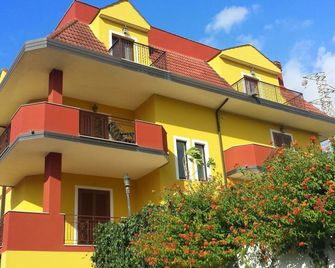 Bed And Breakfast Coral Blue - Briatico - Budova