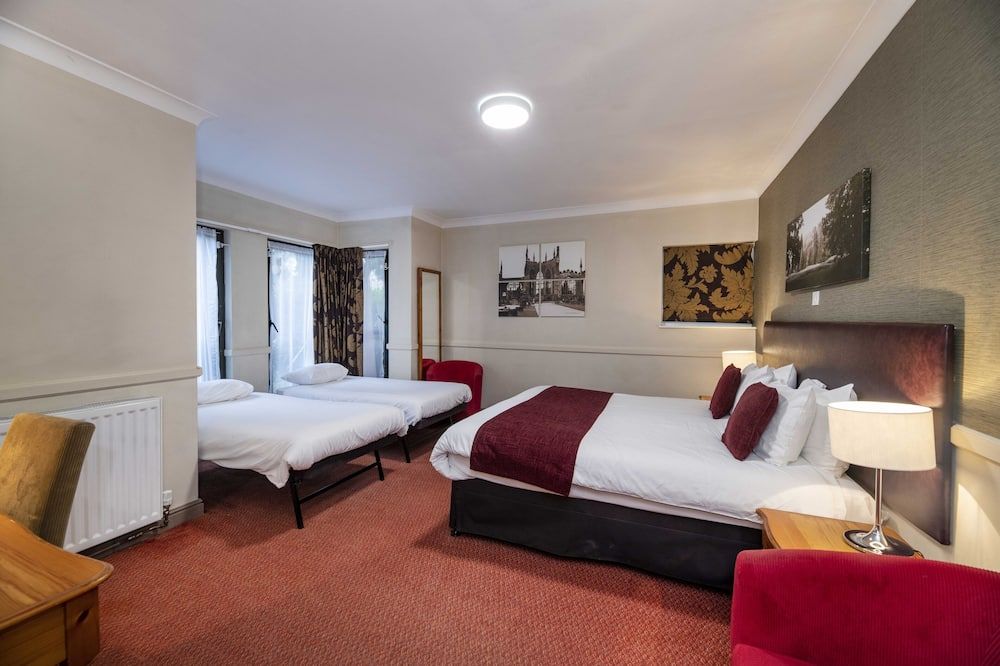 Old Mill by Chef & Brewer Collection - קובנטרי - חדר שינה