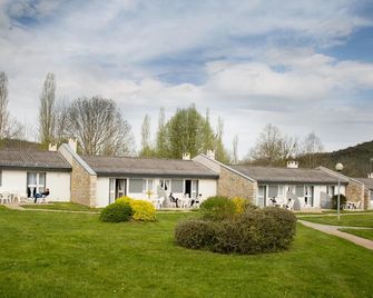 Aux Portes des Monts d'Aubrac - Espalion - Edifício