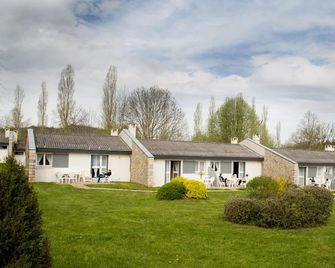Aux Portes des Monts d'Aubrac - Espalion - Gebäude
