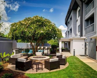 Courtyard by Marriott Columbia Northeast/Fort Jackson Area - קולומביה - פטיו