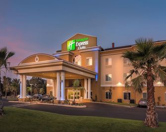 Holiday Inn Express & Suites Red Bluff-South Redding Area By IHG - Red Bluff - Bygning