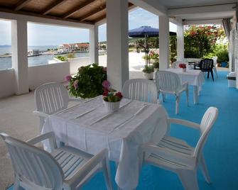 Apartments Toplak - Sucuraj - Patio