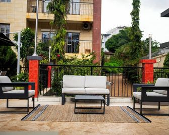 Residence Massou Bastos Golf - Iaundé - Pátio