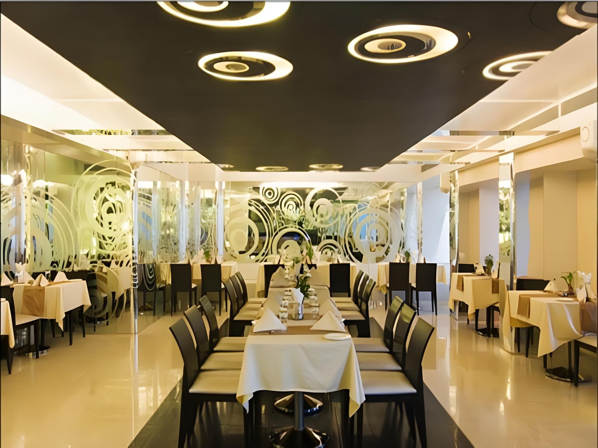Solitaire Hotel - Mumbai - Restaurant