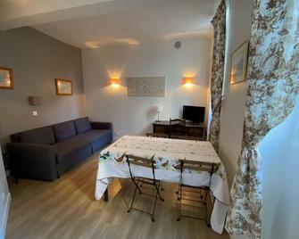 Château de Versailles 800m à pied - Versailles - Dining room