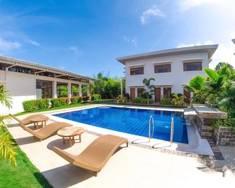 Red Picnic Hostel Panglao - Panglao - Pool