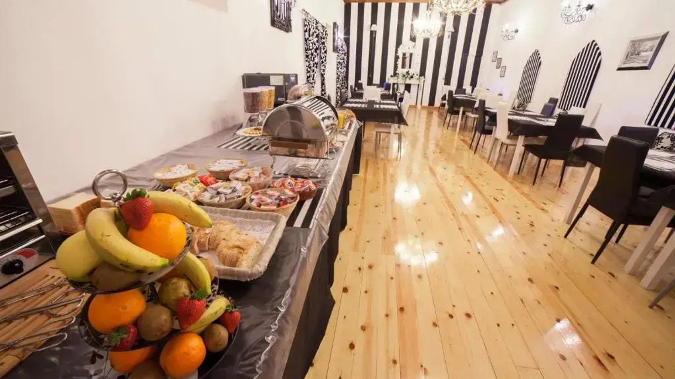 هوتل سان أنتون أباد