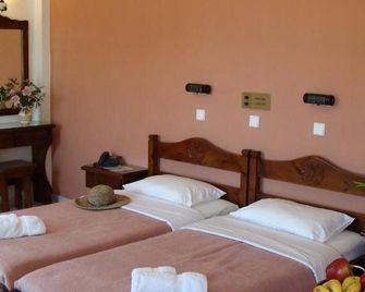 Hesperia Hotel - Karlovasi - Schlafzimmer