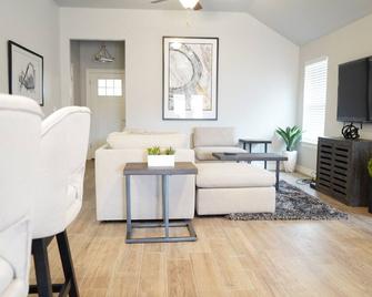 The Cosmopolitan Modern, Cozy, New 3bedr - Yukon - Huiskamer