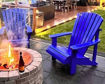Luxury Riverside Holiday Home in stunning Ballina / Killaloe - The Derg House - Killaloe - Patio