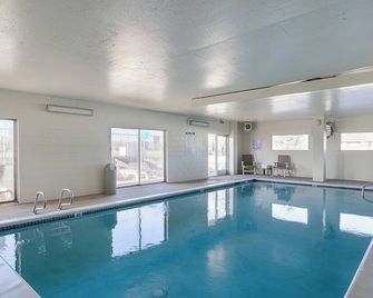 Motel 6 Denver Federal Blvd - Denver - Pool